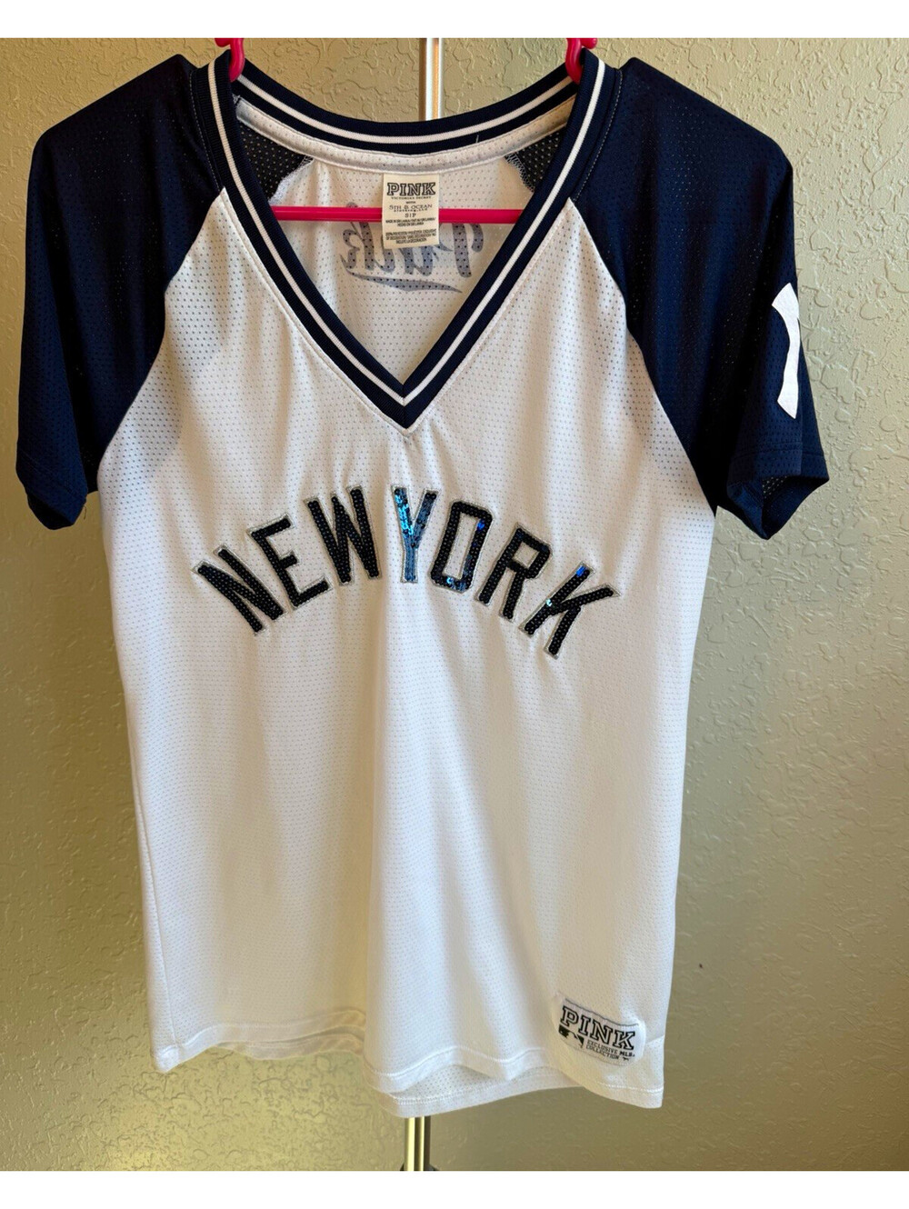 PINK Victoria's Secret New York Yankees MLB Women's S White/Navy V-Neck Shirt
